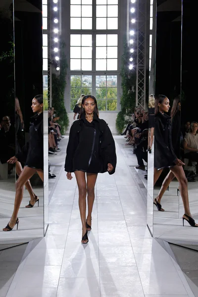 Look 27